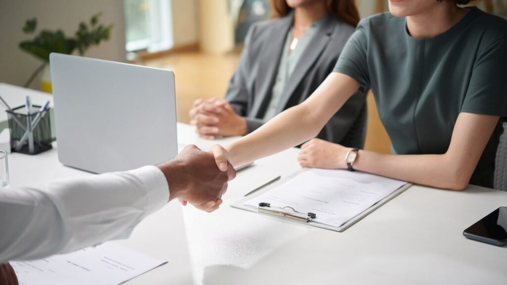 zgoda na warunki, uścisk dłoni